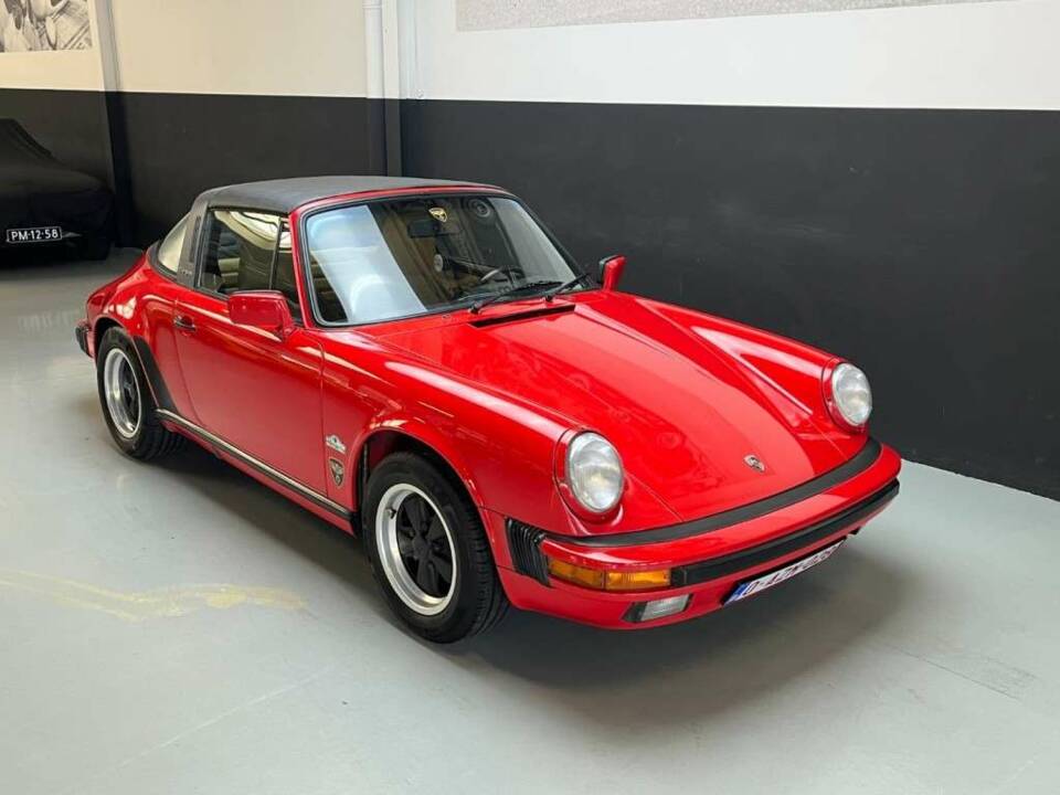 Image 31/50 of Porsche 911 Carrera 3.2 (1987)