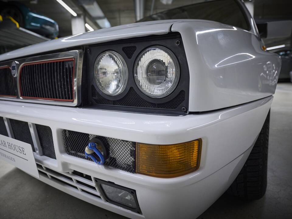 Image 9/93 of Lancia Delta HF Integrale Evoluzione I (1992)