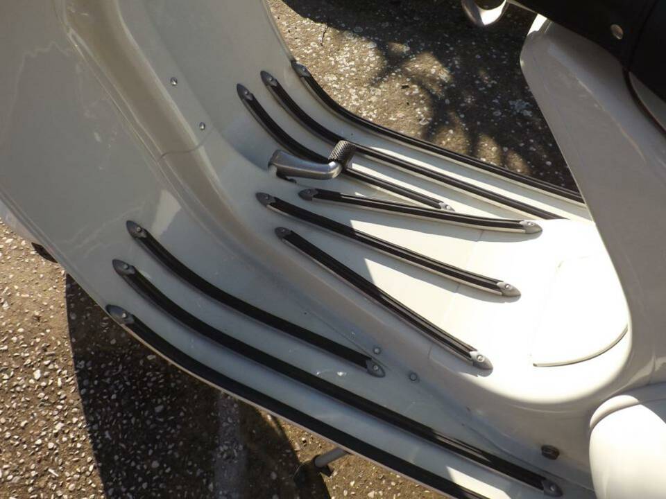 Image 11/50 of Piaggio Vespa 150 (1956)