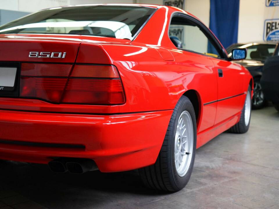 Immagine 18/50 di BMW 850i (1990)
