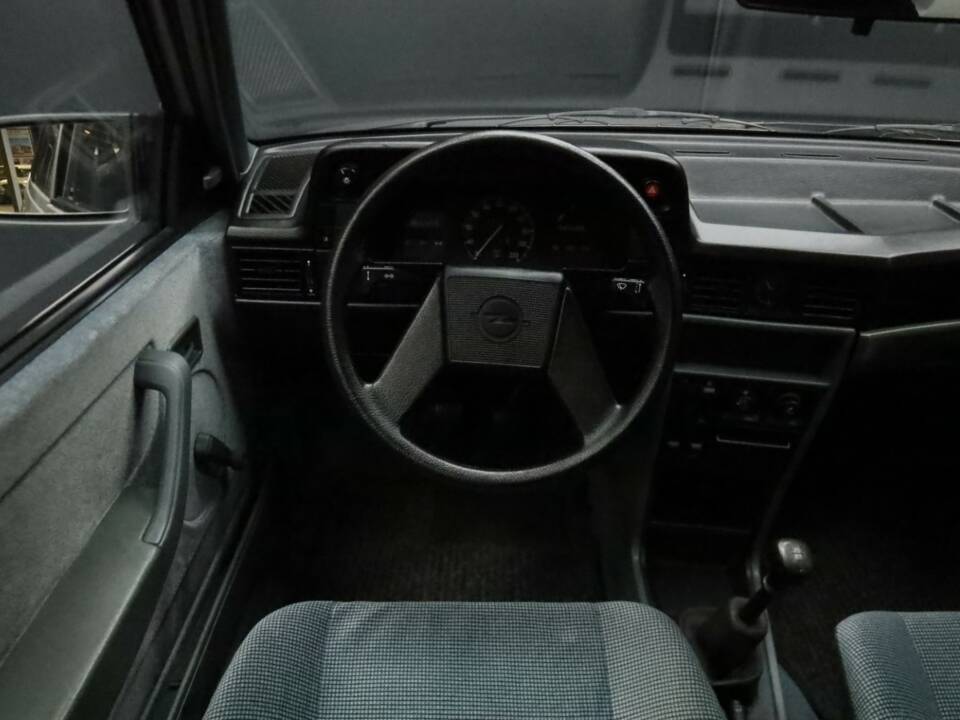 Image 30/50 of Opel Kadett 2,0i GSi (1988)