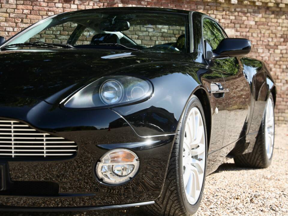 Image 33/50 of Aston Martin V12 Vanquish (2002)