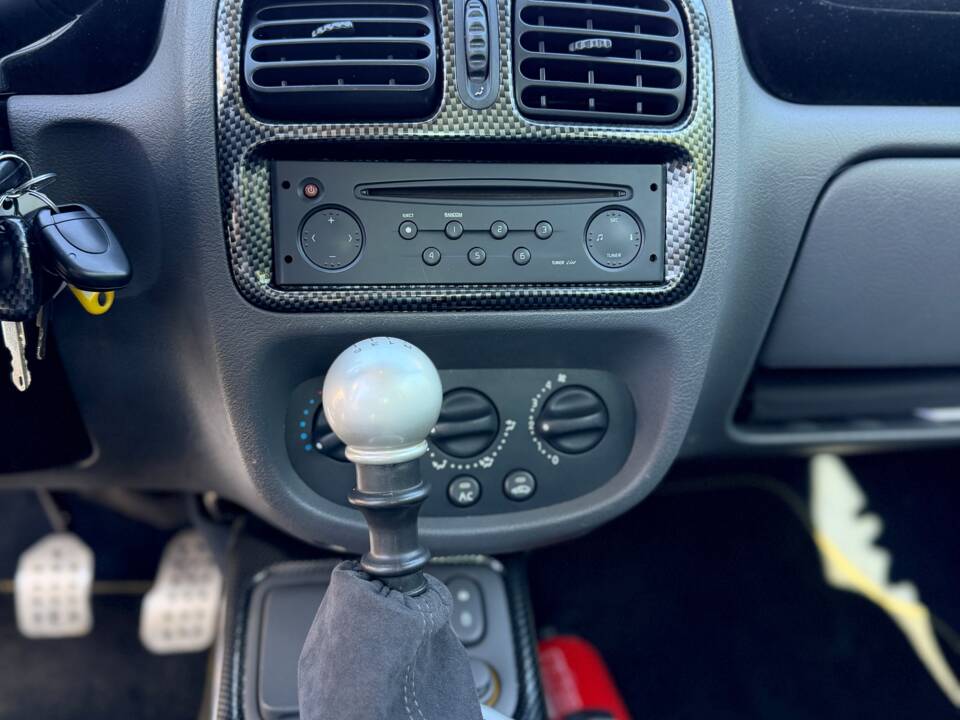 Imagen 23/29 de Renault Clio II V6 (2002)