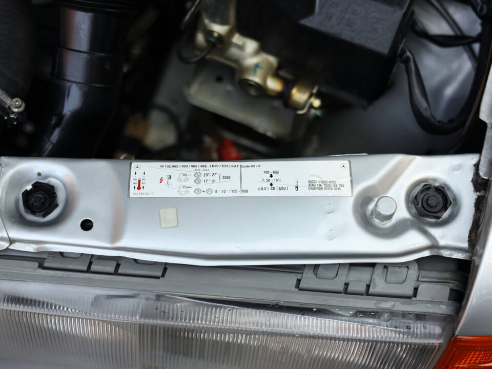 Immagine 26/100 di Mercedes-Benz 190 E 2.3 (1992)