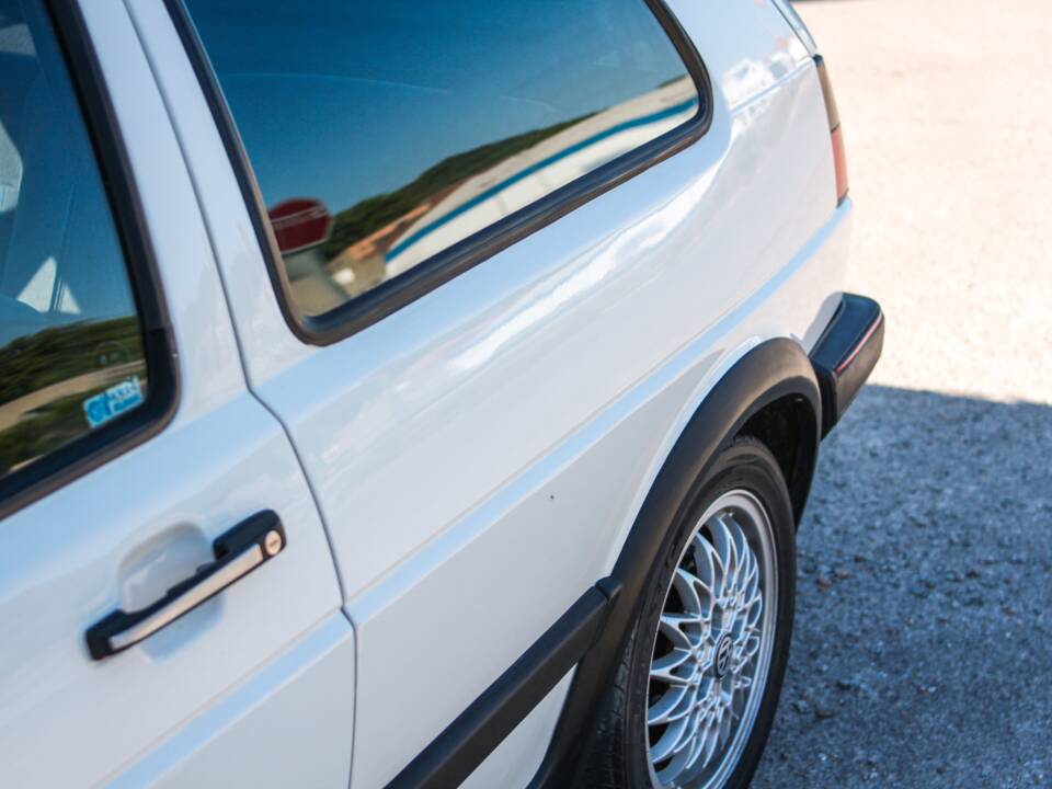 Bild 21/58 von Volkswagen Golf II GTi 1.8 (1988)