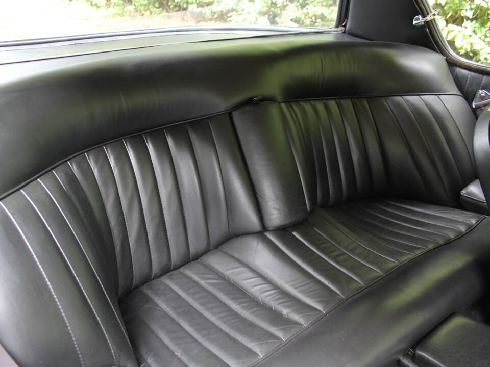 Image 14/20 of Jensen Interceptor MK I (1968)