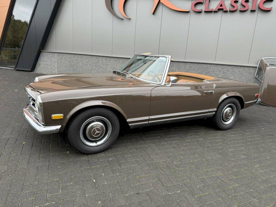 Image 2/36 de Mercedes-Benz 250 SL (1968)