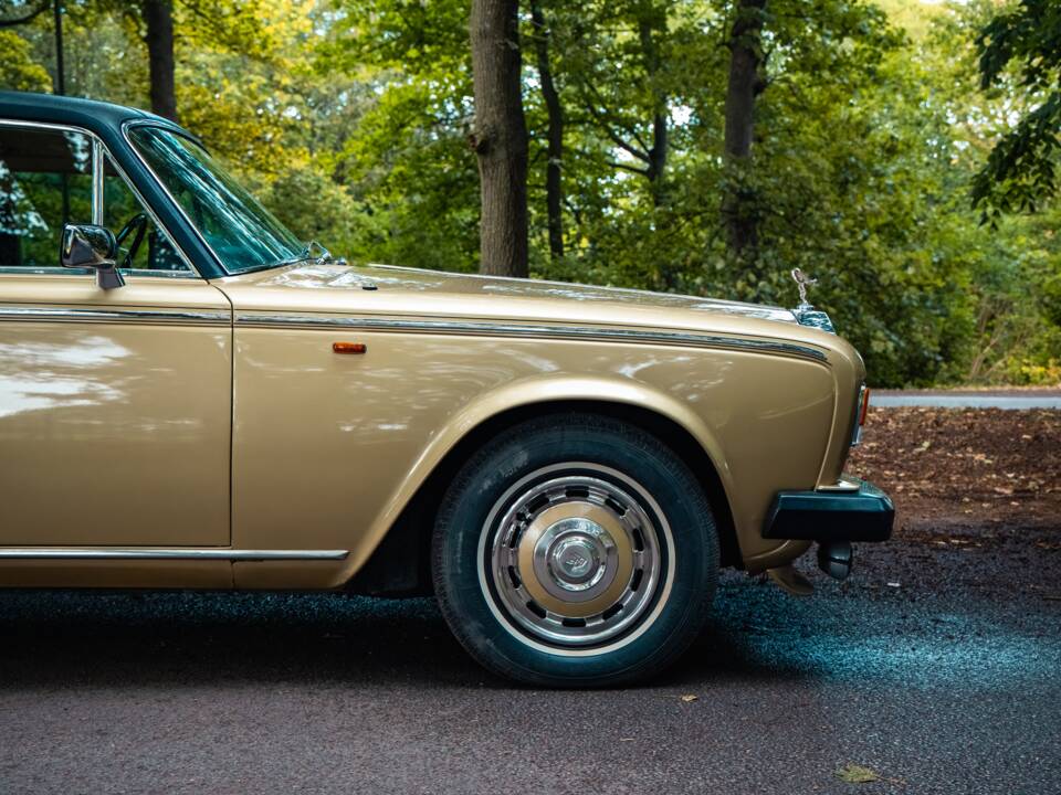 Image 9/36 de Rolls-Royce Silver Shadow II (1980)