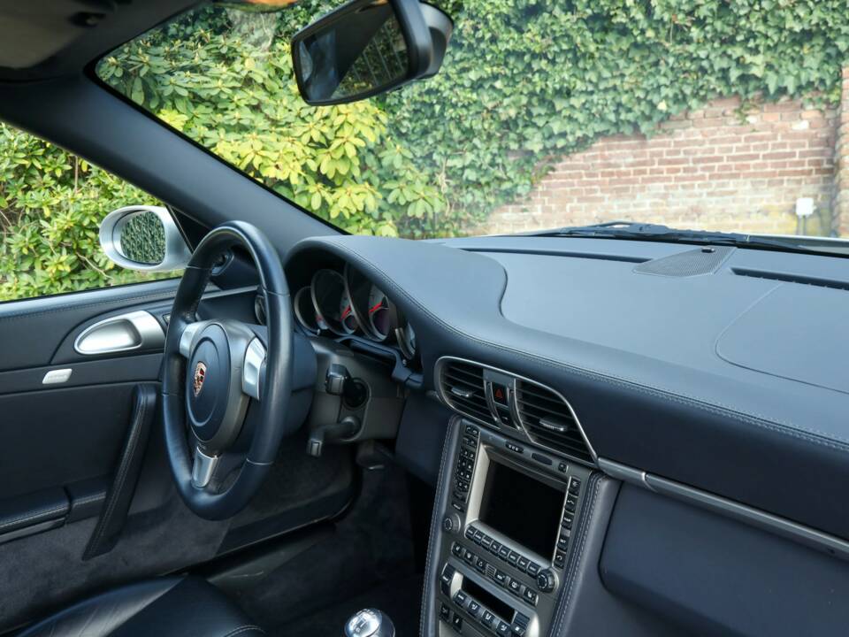 Image 43/50 of Porsche 911 Carrera S (2004)