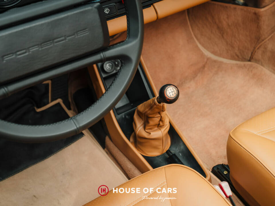 Image 21/25 of Porsche 911 SC 3.0 (1983)
