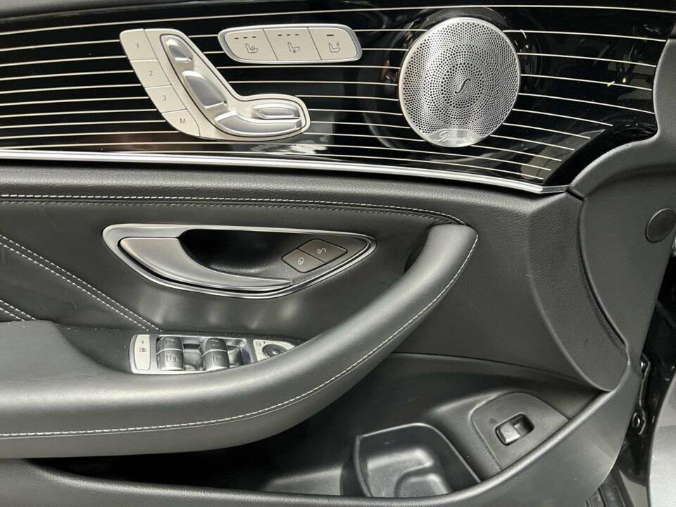 Image 11/15 of Mercedes-Benz AMG E 63 S 4MATIC+ T (2017)