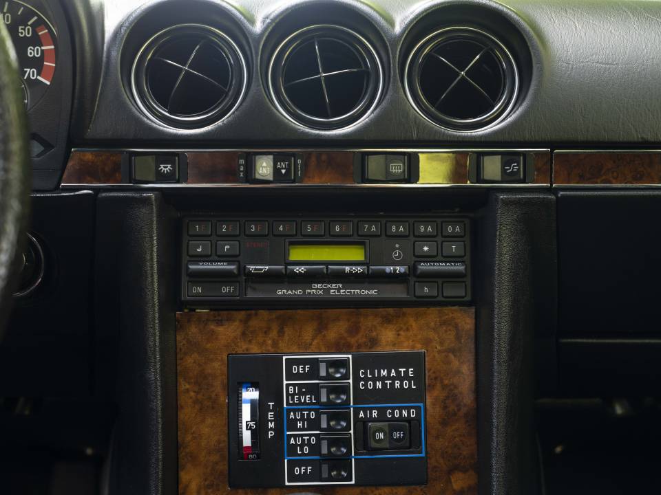 Image 22/36 de Mercedes-Benz 380 SLC (1981)