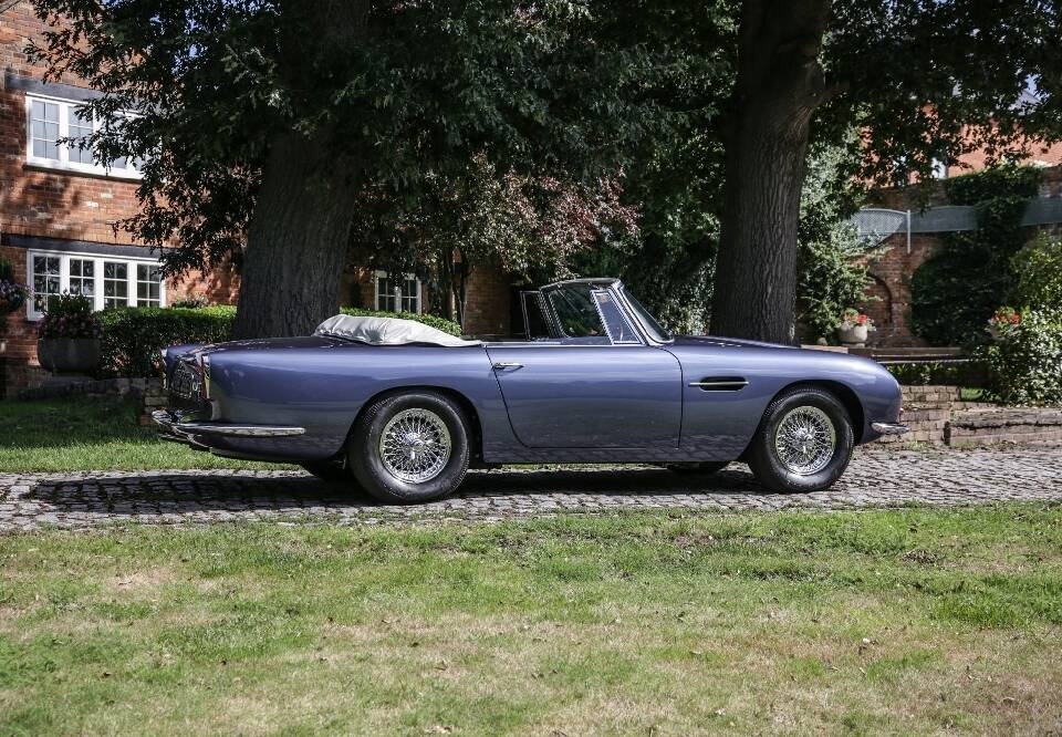 Image 14/30 de Aston Martin DB 6 Volante (1967)