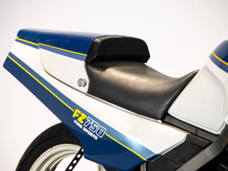 Image 30/50 of Yamaha FZ 750 (1986)