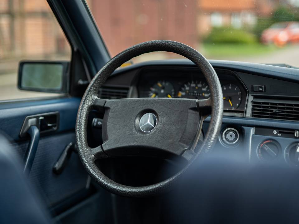 Afbeelding 27/49 van Mercedes-Benz 190 D 2.5 (1986)