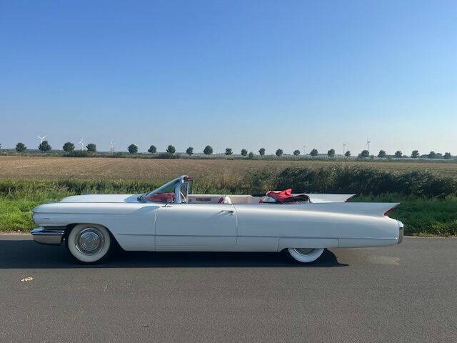 Image 6/8 of Cadillac 62 Convertible (1960)