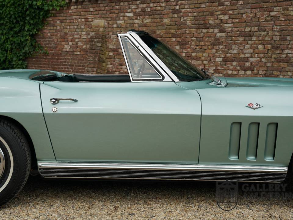 Image 21/50 of Chevrolet Corvette Sting Ray Convertible (1966)