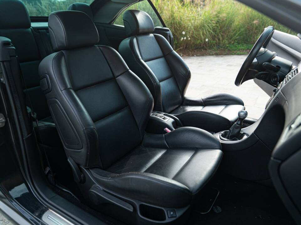 Bild 34/50 von Peugeot 307 CC 2.0i (2004)