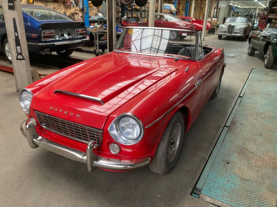 Image 1/33 of Datsun Fairlady 1500 (1964)