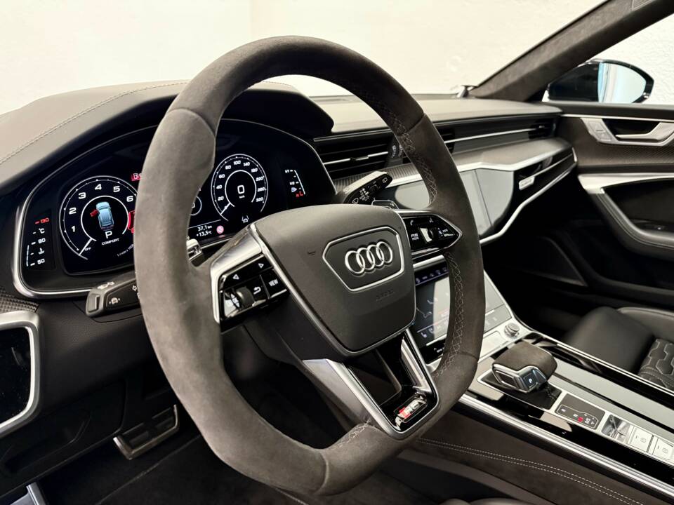 Immagine 22/31 di Audi RS6 Avant (2021)