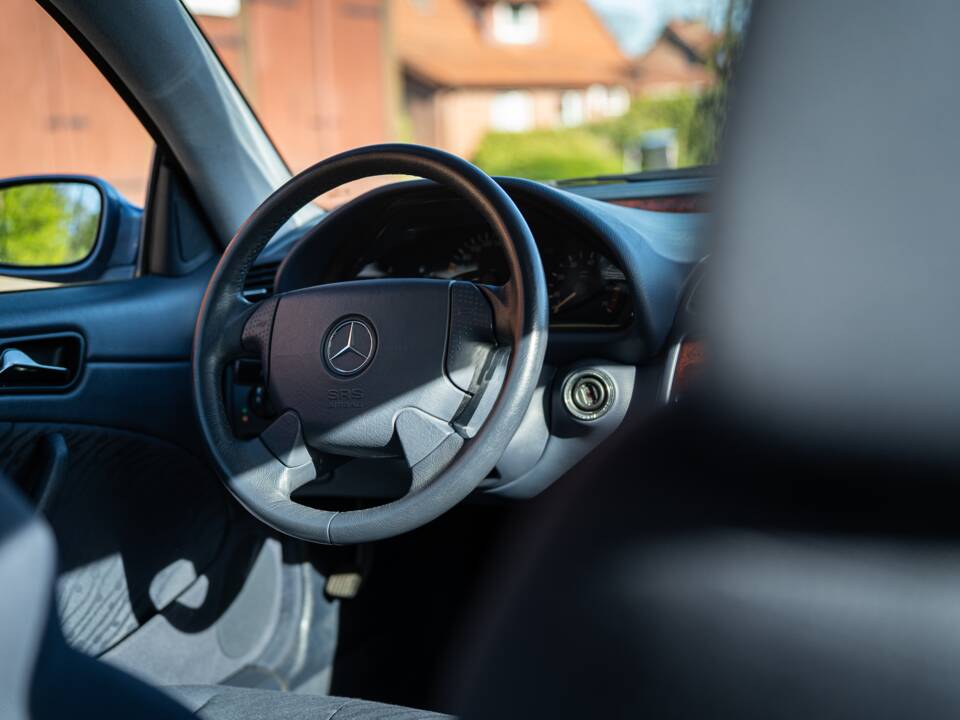 Bild 42/58 von Mercedes-Benz CLK 320 (1999)