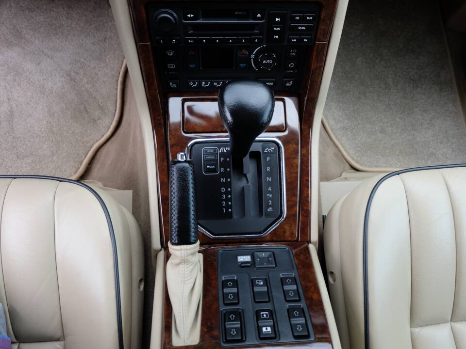 Afbeelding 26/95 van Land Rover Range Rover 4.6 Vogue (2002)