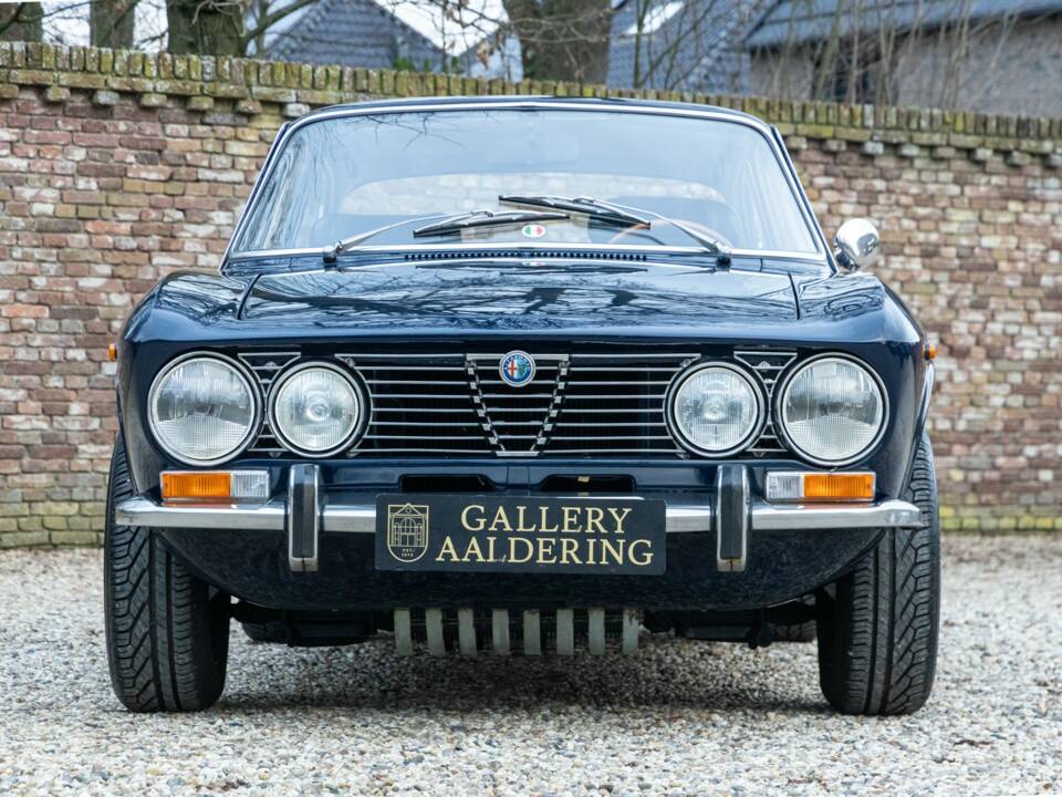 Image 5/50 of Alfa Romeo Giulia GT 1300 Junior (1971)
