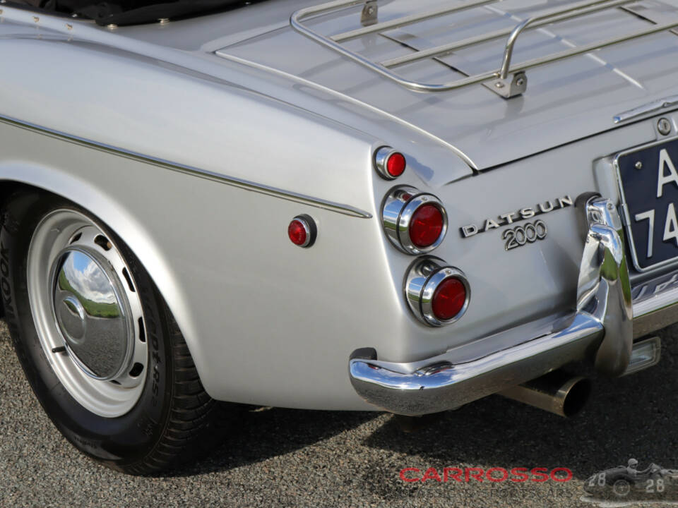 Image 36/42 of Datsun Fairlady 2000 (1969)