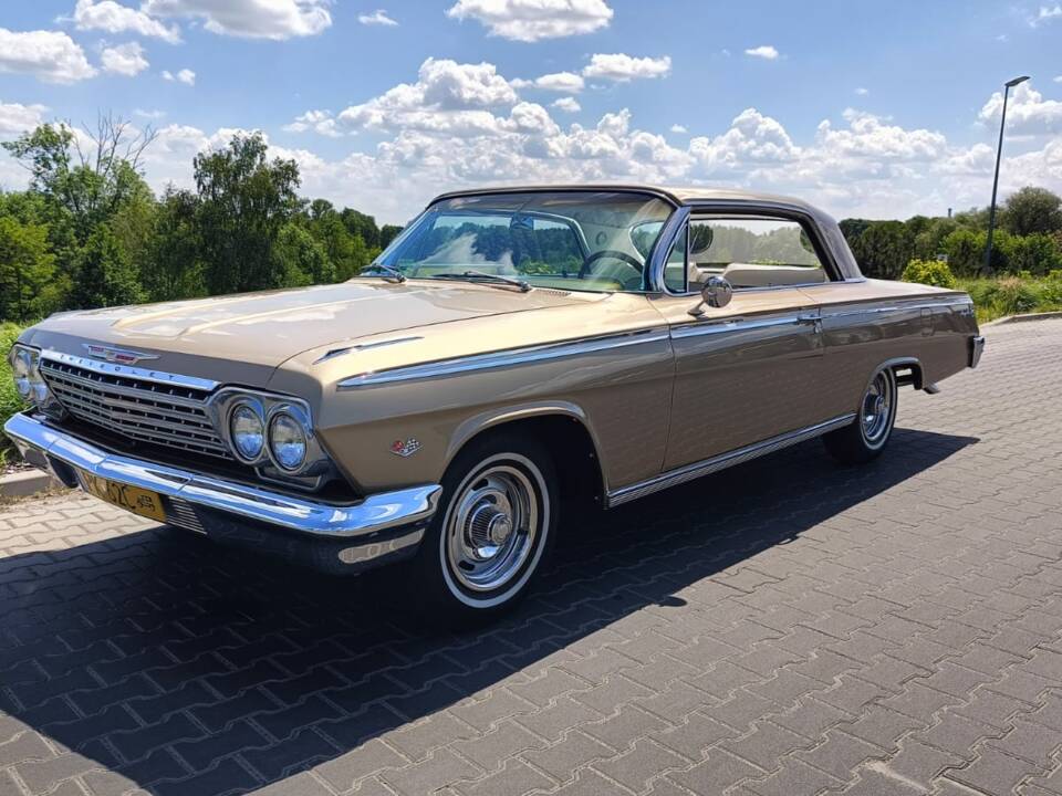 Image 4/21 of Chevrolet Impala Sport Coupe (1962)