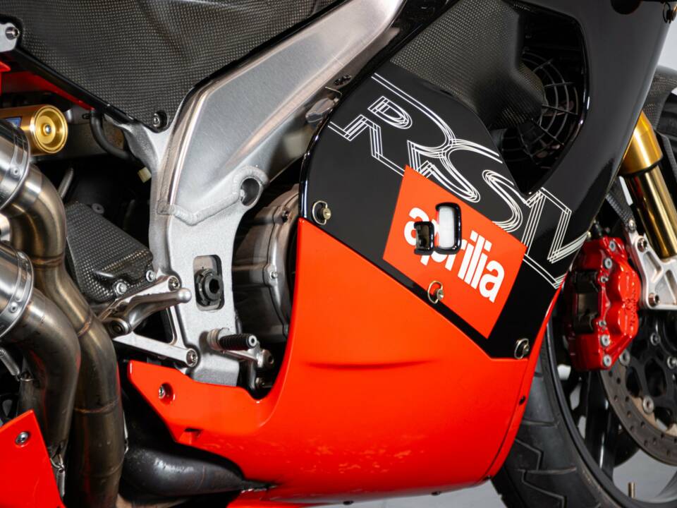 Bild 12/50 von Aprilia RSV 1000 V60 (1999)
