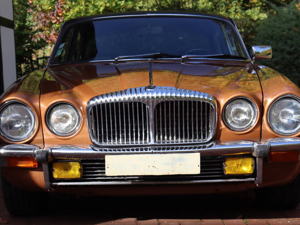 Bild 9/34 von Daimler Double Six Vanden Plas (1975)