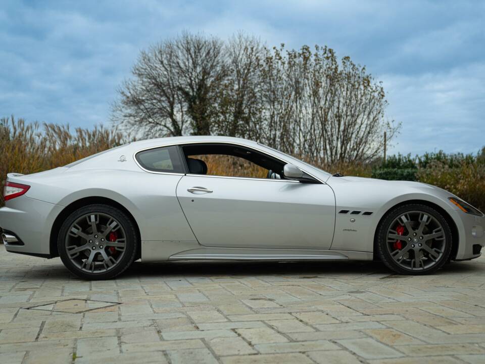 Image 4/50 of Maserati GranTurismo S (2009)