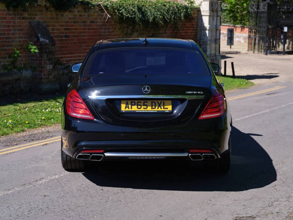 Bild 24/50 von Mercedes-Benz S 63 AMG (2015)