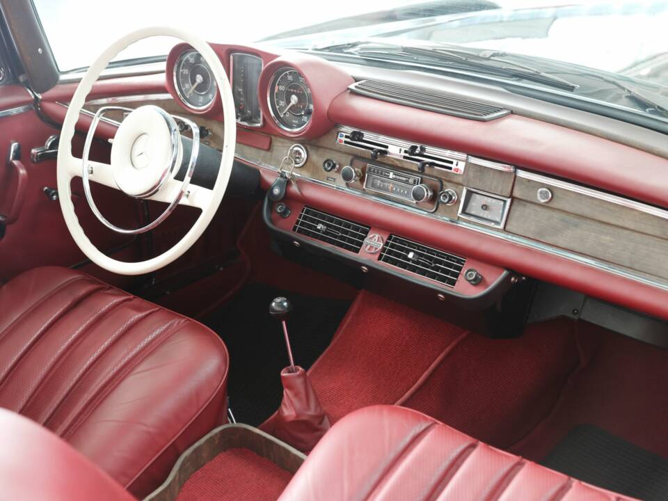 Image 28/50 of Mercedes-Benz 220 SE b (1962)
