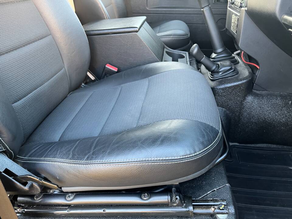 Image 63/93 of Land Rover Defender 110 (2014)
