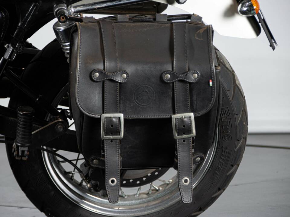 Image 21/50 of Triumph DUMMY (2014)