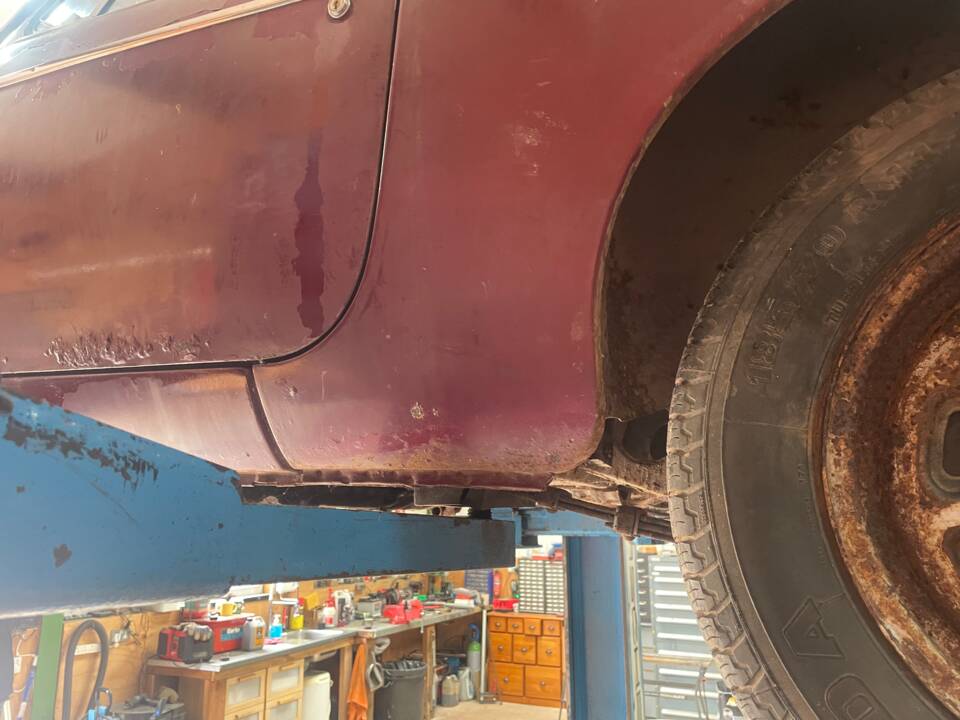 Image 32/56 of MG MGB (1972)