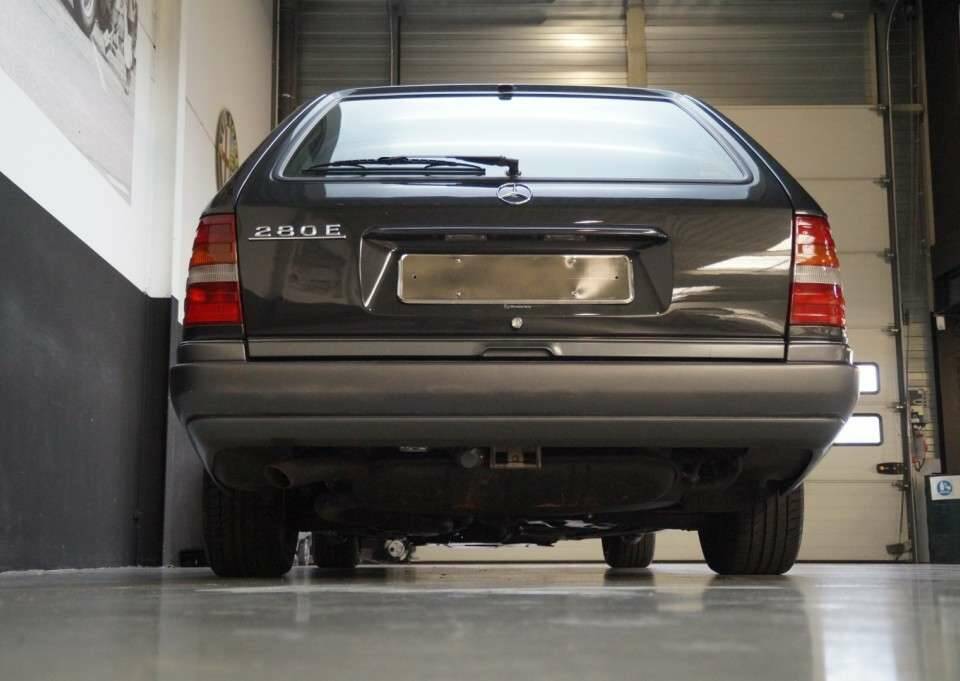 Bild 34/50 von Mercedes-Benz E 280 T (1994)