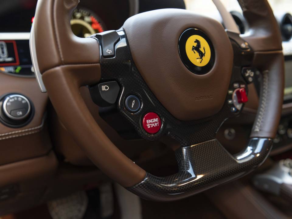 Image 26/32 of Ferrari FF (2015)