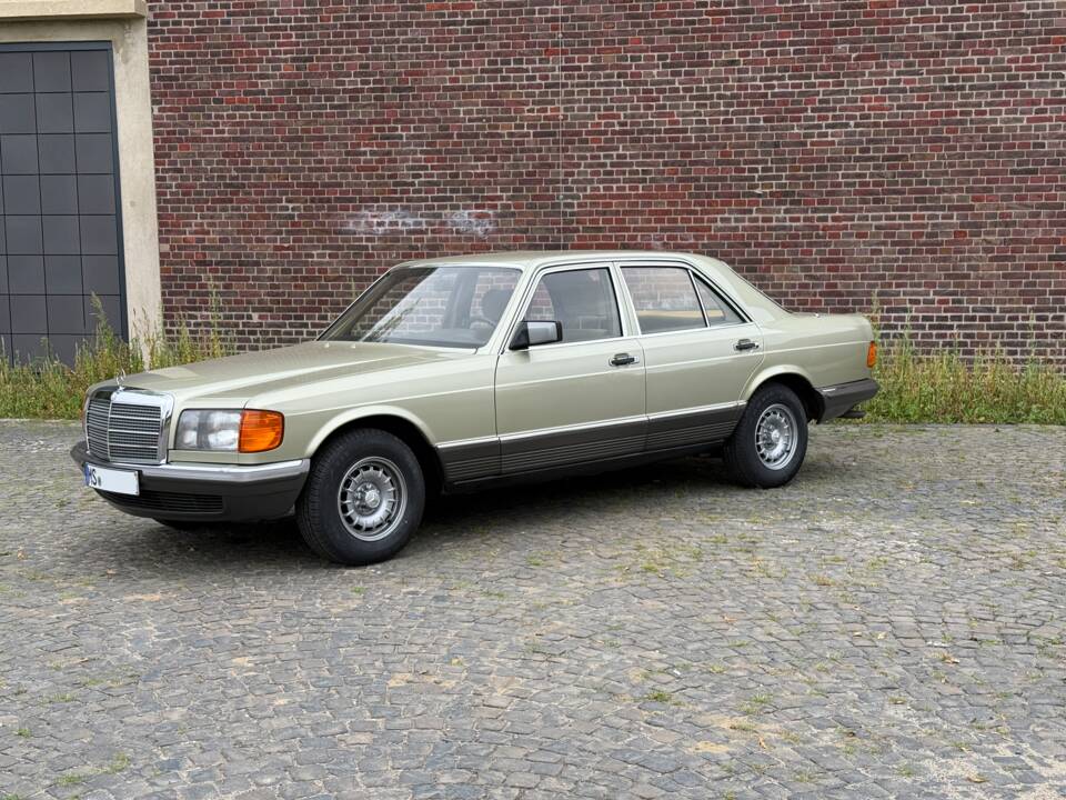 Image 2/34 of Mercedes-Benz 380 SE (1980)