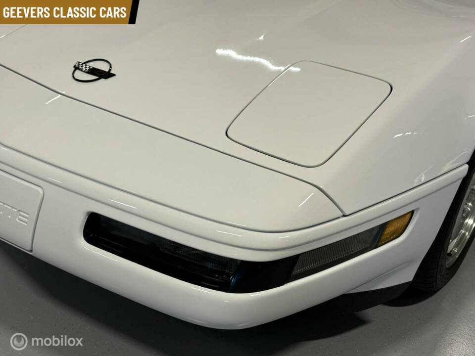 Image 18/30 of Chevrolet Corvette Convertible (1995)