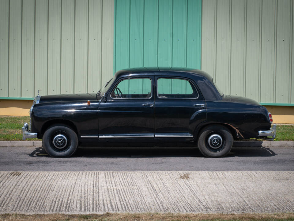 Image 3/30 of Mercedes-Benz 180 (1955)