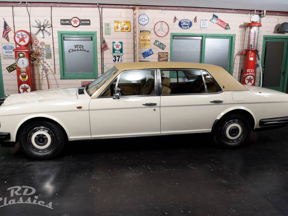 Image 2/50 of Rolls-Royce Silver Spur (1988)