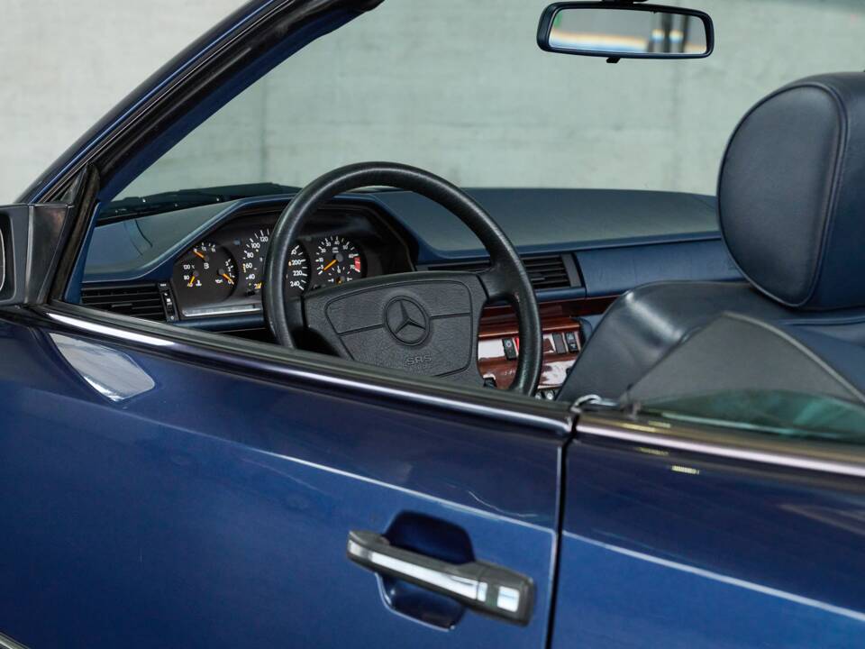 Bild 18/50 von Mercedes-Benz E 200 (1996)