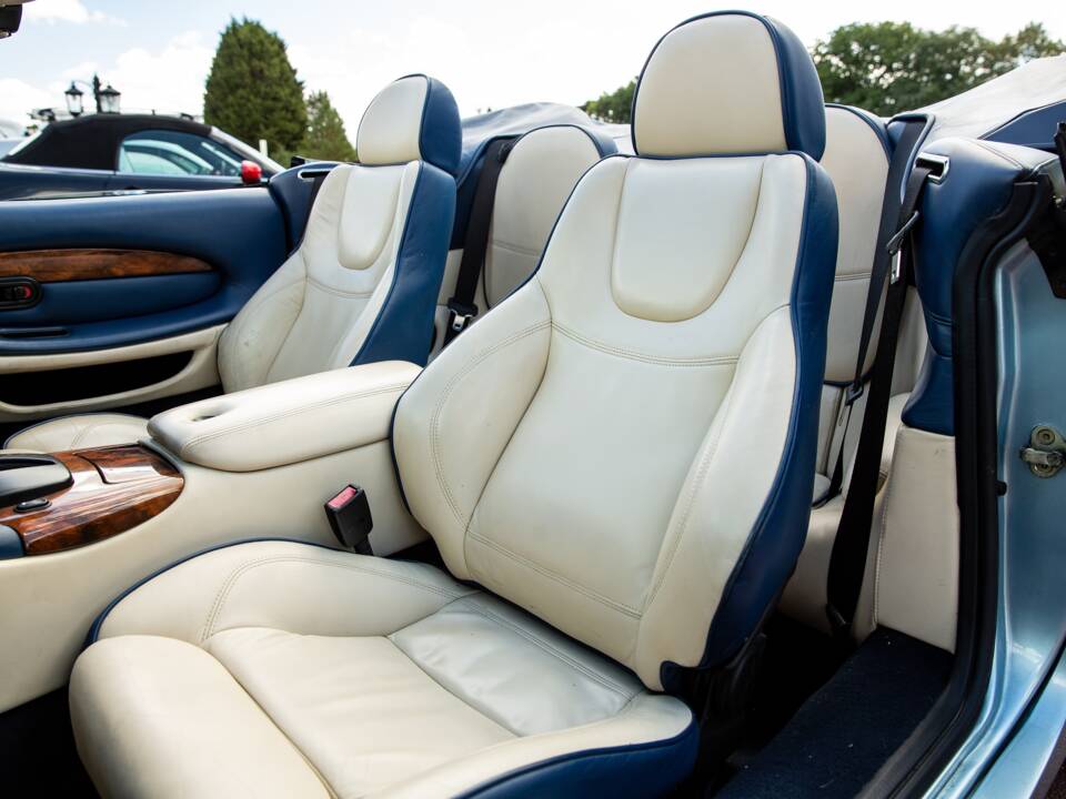 Immagine 36/46 di Aston Martin DB 7 Vantage Volante (2000)