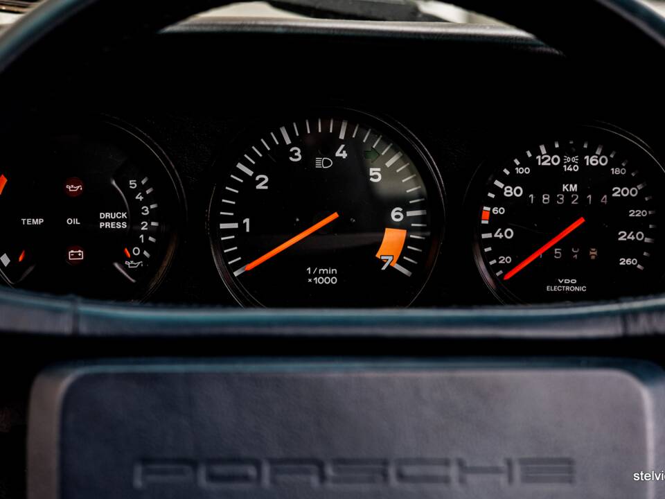 Image 32/44 de Porsche 911 Carrera 3.2 &quot;#250.000 911&quot; (1988)