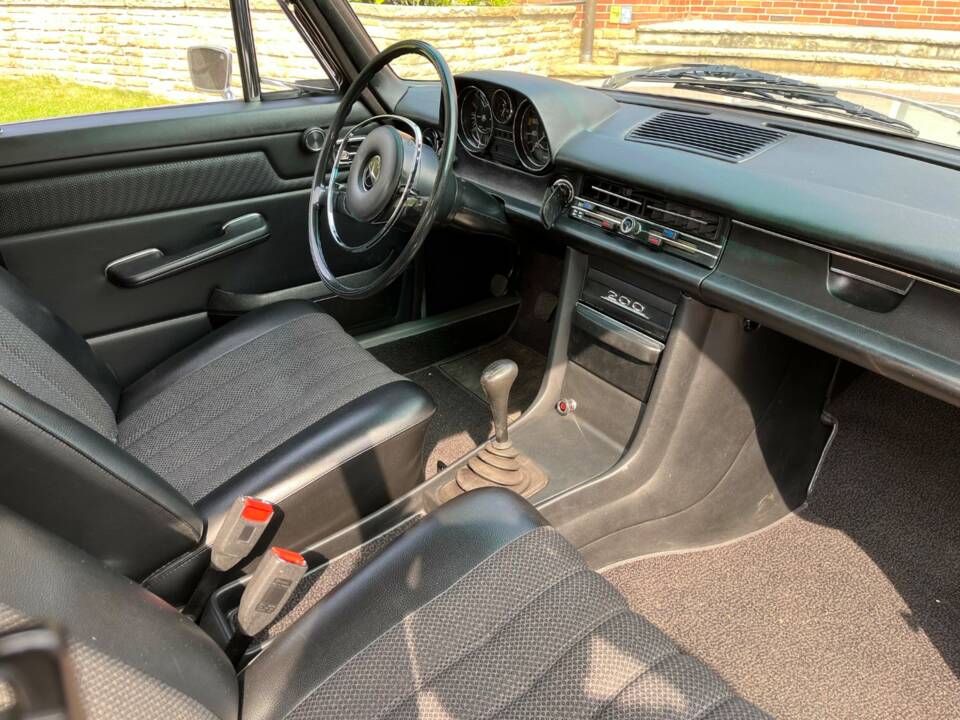 Bild 11/14 von Mercedes-Benz 200 (1972)