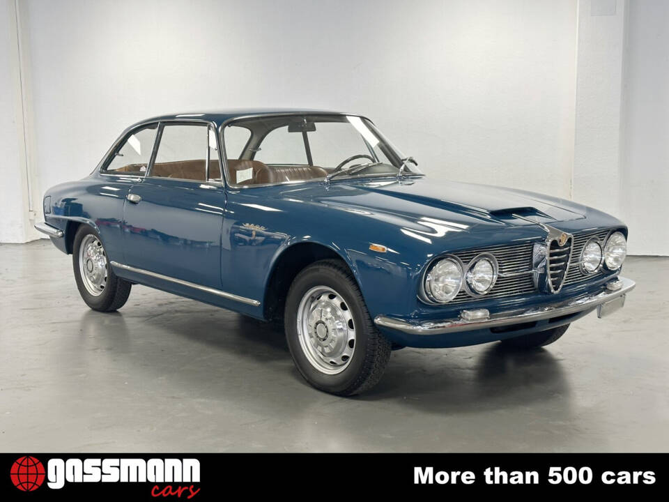 Image 3/15 of Alfa Romeo 2600 Sprint (1965)