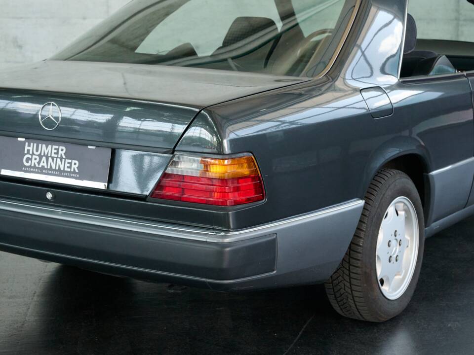 Bild 32/50 von Mercedes-Benz 300 CE (1991)