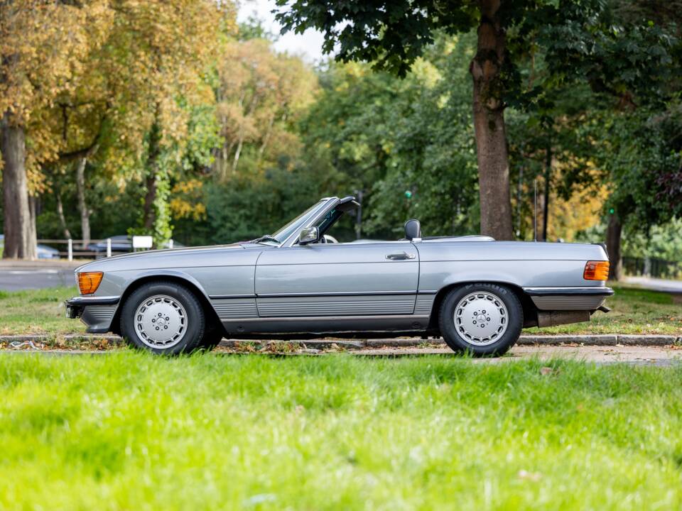 Afbeelding 12/27 van Mercedes-Benz 420 SL (1987)